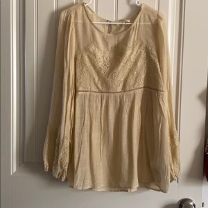 Linen top with lacy details